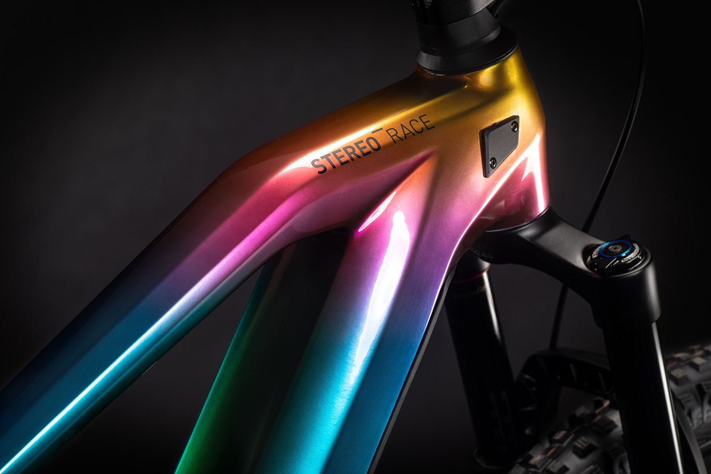 fahrradständer design beschichteter aus Stahl für draußen Category:E Bike_25 Km/h Cube Cross Hybr. Race Variante:5,5kg (inkl. Innereien)